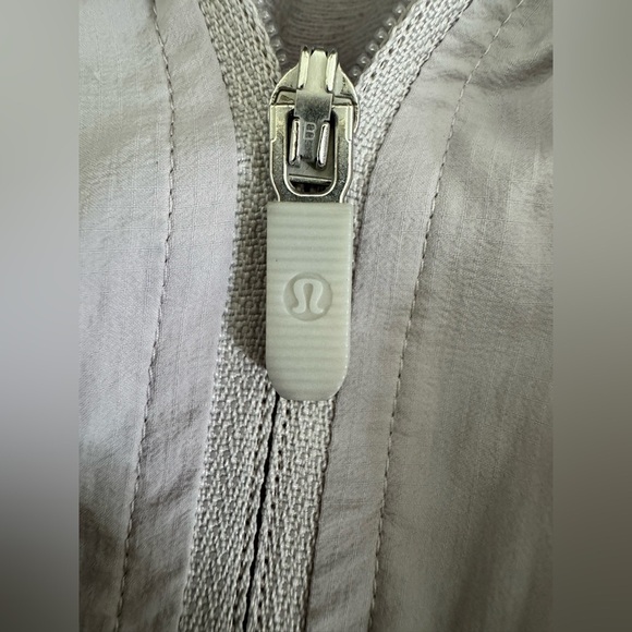 Lululemon Sights Seen Sweat Wicking Jacket in Iced Lilac No Bulk Lightweight - Picture 9 of 11